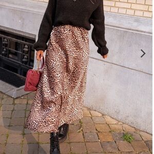 Satin Leopard Print Skirt Size M ( one size)